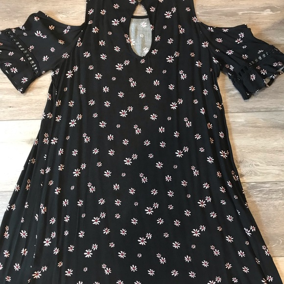 Cold shoulder dress black with pink flowers 🌸 - Picture 2 of 6